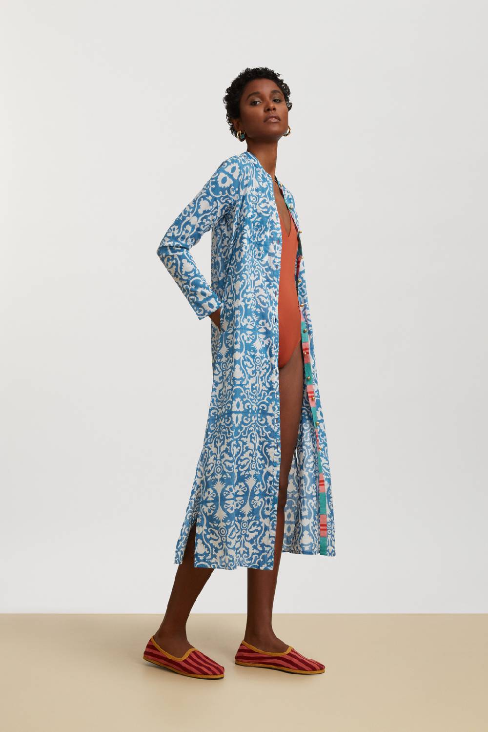 Lisa Corti kurta lunga aperta damask design white blue Soddisfazione Garantita
