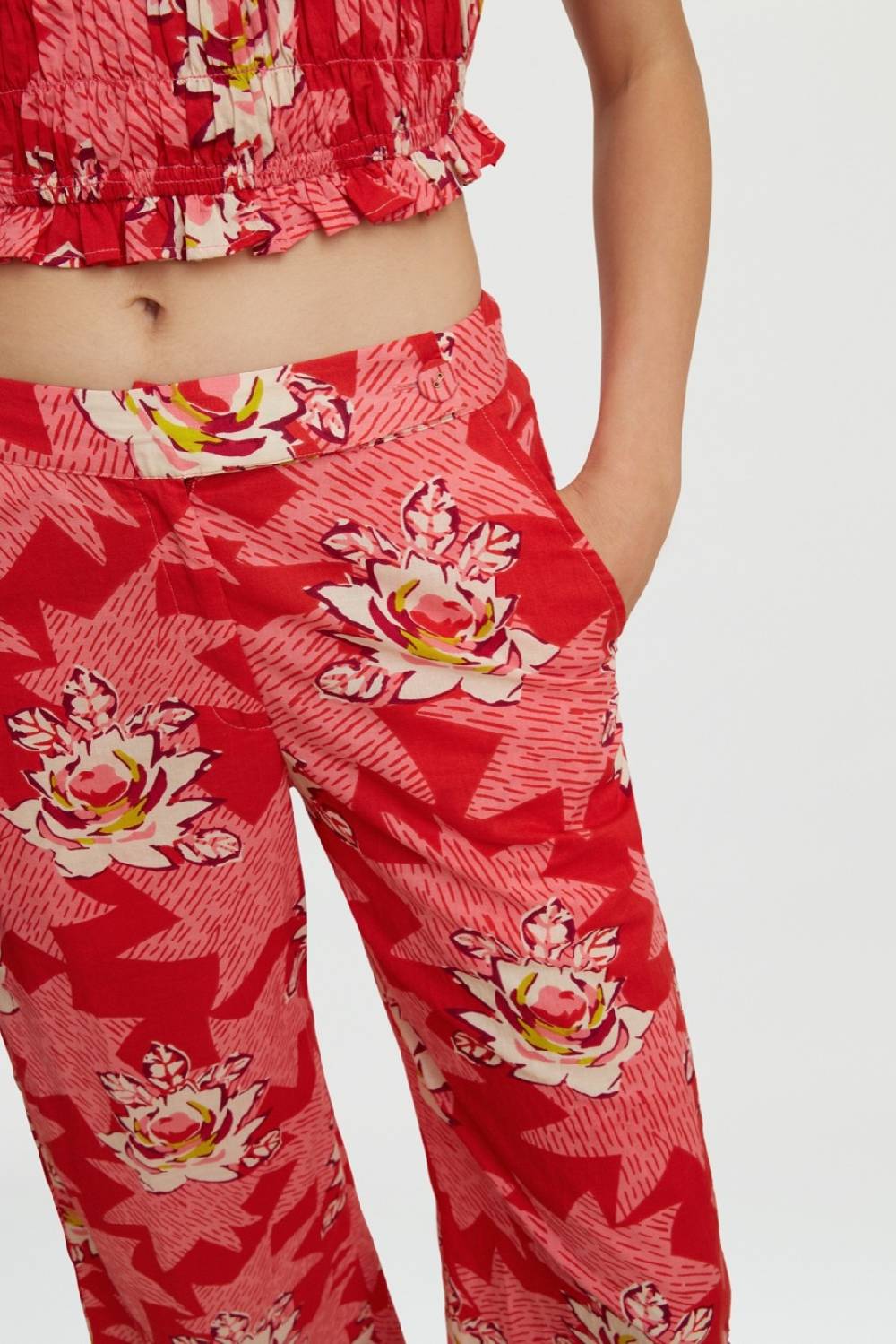 Lisa Corti pantalone myanmar star flower red Comprane uno, ottenene uno gratis