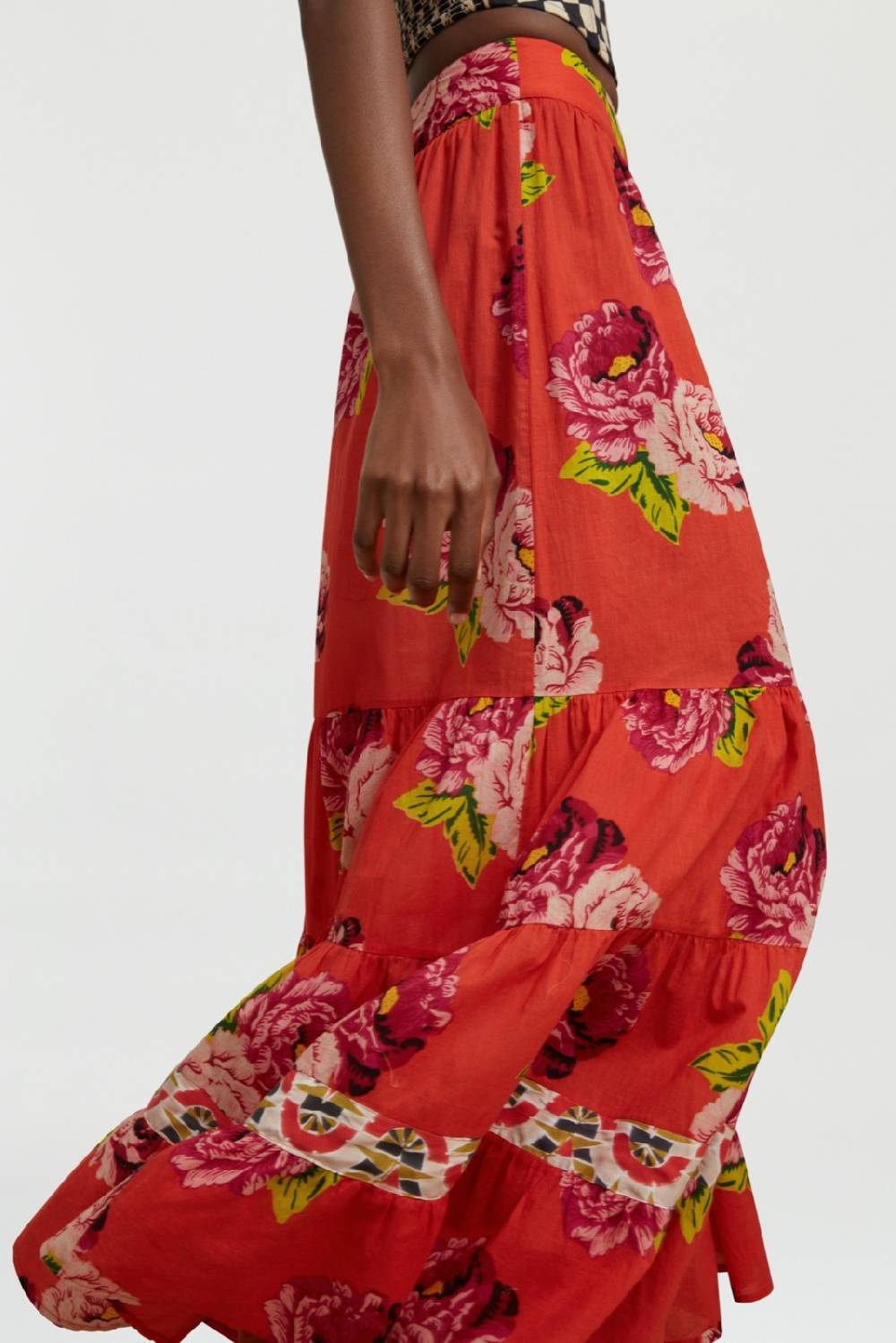 Lisa Corti gonna lehenga folk rose coral Latest stili