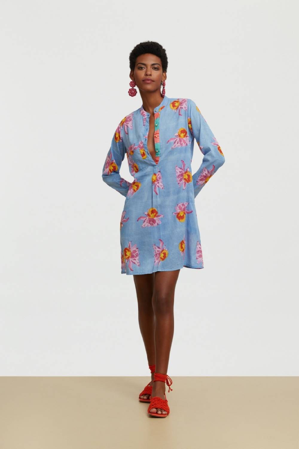 Lisa Corti kurta corta arabesque flower light blue Ultimi due giorni