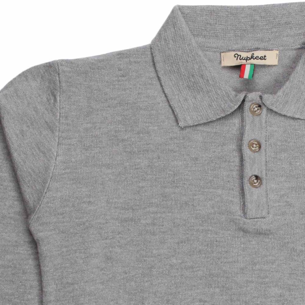 Nupkeet Gnu grigio chiaro – Polo in tricot stretch Novità