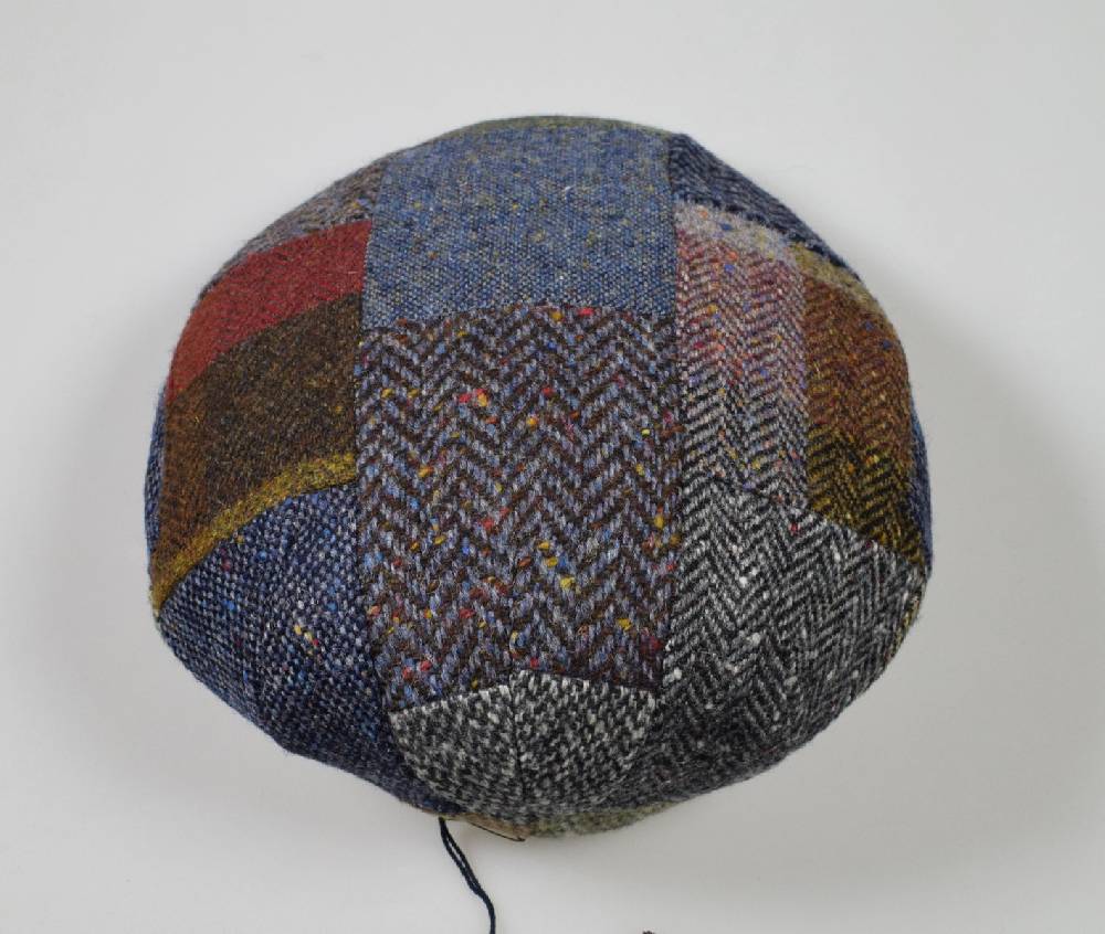 Panizza Berretto panizza blu a patchwork in lana donegal tweed Moda