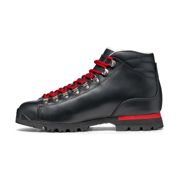 Scarpa PRIMITIVE Reinterprets the tradition style in a modern key Nuova